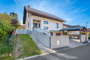 Prodej domu 200 m², Puklice