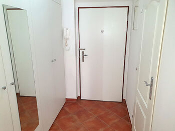 Prodej bytu 1+kk v osobním vlastnictví 31 m², Praha 10 - Záběhlice