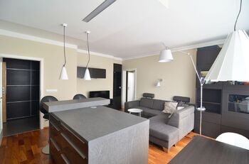 obývací pokoj s ostrůvkem - Pronájem bytu 2+kk v osobním vlastnictví 68 m², Praha 5 - Jinonice
