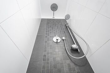 sprchový kout - Pronájem bytu 2+kk v osobním vlastnictví 68 m², Praha 5 - Jinonice
