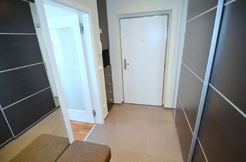 předsíň - Pronájem bytu 2+kk v osobním vlastnictví 68 m², Praha 5 - Jinonice
