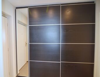 skříň v předsíni - Pronájem bytu 2+kk v osobním vlastnictví 68 m², Praha 5 - Jinonice