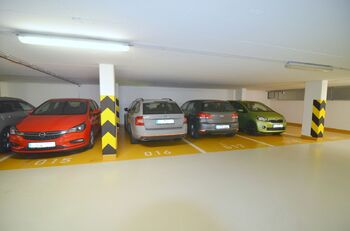 garážové stání  - Pronájem bytu 2+kk v osobním vlastnictví 68 m², Praha 5 - Jinonice