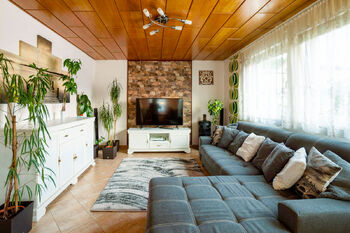 přízemi obývací pokoj - Prodej domu 120 m², Rathmannsdorf