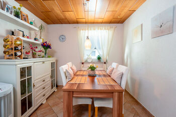 přízemi obývací pokoj s jídelním koutem - Prodej domu 120 m², Rathmannsdorf