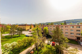 12. Výhled z lodžie - Pronájem bytu 3+1 v osobním vlastnictví 72 m², Beroun