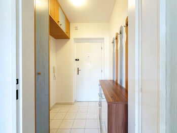 Prodej bytu 1+kk v osobním vlastnictví 25 m², Praha 9 - Kyje