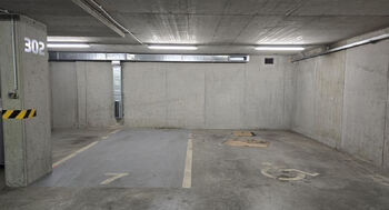 Prostor garážového stání - Prodej garážového stání 13 m², Brno
