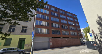 Budova Přízová 8 - Prodej garážového stání 13 m², Brno 