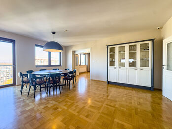 Prodej bytu 6 a více v osobním vlastnictví 194 m², Praha 9 - Hrdlořezy