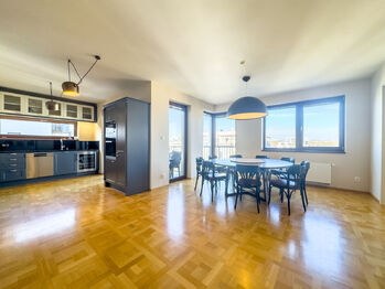 Prodej bytu 6 a více v osobním vlastnictví 194 m², Praha 9 - Hrdlořezy