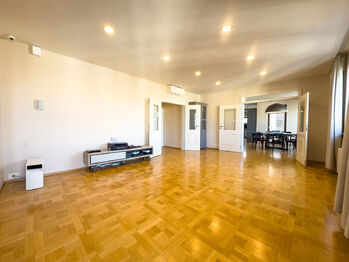 Prodej bytu 6 a více v osobním vlastnictví 194 m², Praha 9 - Hrdlořezy