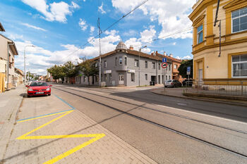 pohled na bytový dům - Prodej malého objektu 472 m², Brno