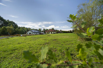 Prodej pozemku 2227 m², Sadov