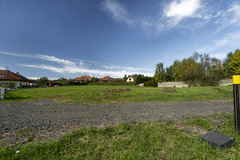 Prodej pozemku 2227 m², Sadov