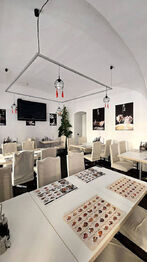1.část jídelny - Pronájem restaurace 188 m², Praha 8 - Karlín 