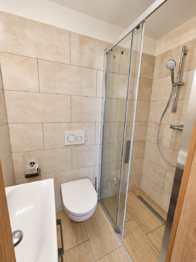 Koupelna s WC u pokoje 2 - Prodej domu 221 m², Ostrava