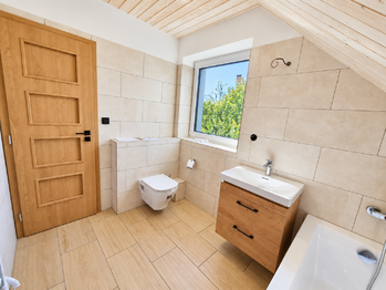 Koupelna u pokoje 1 - Prodej domu 221 m², Ostrava