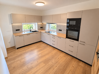 kuchyně - Prodej domu 221 m², Ostrava