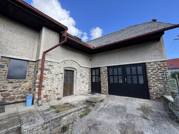 Prodej domu 150 m², Dvory