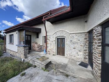 Prodej domu 150 m², Dvory