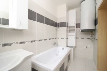 koupelna - Pronájem bytu 2+kk v osobním vlastnictví 64 m², Plzeň