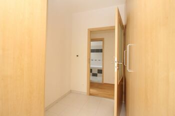 zádveří - Pronájem bytu 2+kk v osobním vlastnictví 64 m², Plzeň