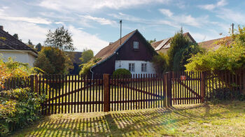 čelní pohled na dům - Prodej chaty / chalupy 100 m², Petrovice II 