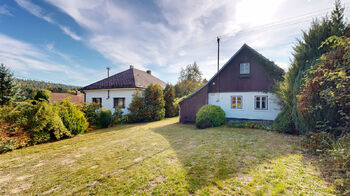 čelní pohled na dům - Prodej chaty / chalupy 100 m², Petrovice II