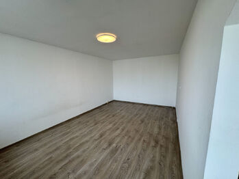 Obývací pokoj - Prodej bytu 2+1 v osobním vlastnictví 61 m², Chomutov