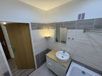 Koupelna - Prodej bytu 2+1 v osobním vlastnictví 61 m², Chomutov
