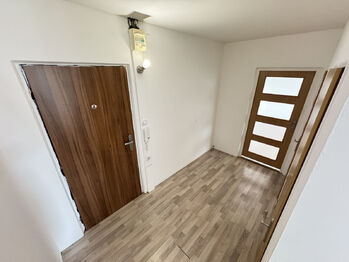 Předsíň - Prodej bytu 2+1 v osobním vlastnictví 61 m², Chomutov