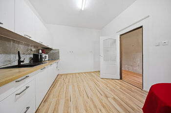 Prodej domu 300 m², Libochovice