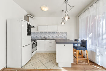 Prodej bytu 1+kk v osobním vlastnictví 41 m², Praha 5 - Zličín