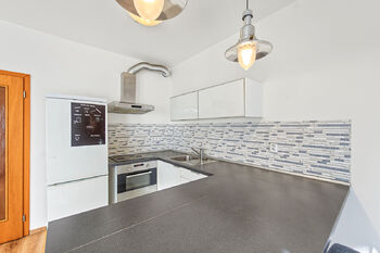 Prodej bytu 1+kk v osobním vlastnictví 41 m², Praha 5 - Zličín