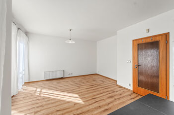 Prodej bytu 1+kk v osobním vlastnictví 41 m², Praha 5 - Zličín
