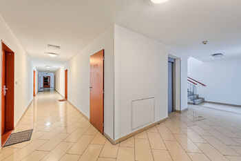 Prodej bytu 1+kk v osobním vlastnictví 41 m², Praha 5 - Zličín
