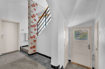 Rodinný dům, K Zámečku, Pardubice - přízemí - centrální chodba - Prodej domu 123 m², Pardubice