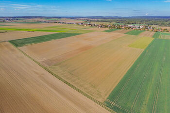 Prodej pozemku 42275 m², Kožlany