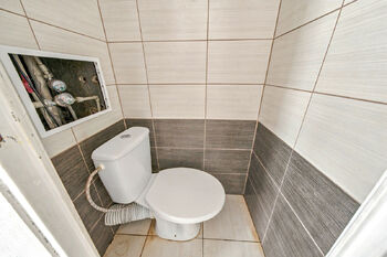 samostatné WC - Prodej bytu 4+1 v družstevním vlastnictví 99 m², Krupka