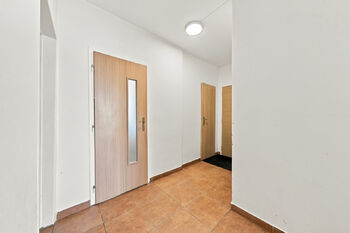 předsíň - Prodej bytu 3+1 v družstevním vlastnictví 79 m², Krupka