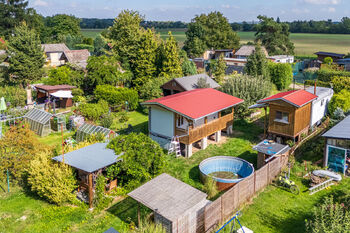 Zahrada a maringotky - Prodej pozemku 820 m², Veltrusy