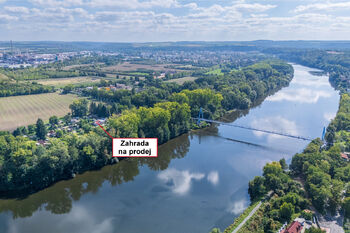Okolí zahrady - Prodej pozemku 820 m², Veltrusy 