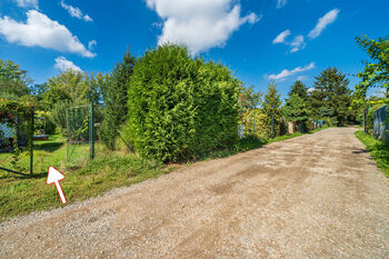 Vjezd na zahradu - Prodej pozemku 820 m², Veltrusy