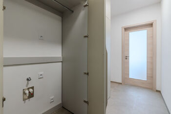 Pronájem bytu 1+kk v osobním vlastnictví 3305 m², Praha 9 - Libeň