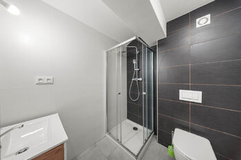 koupelna a WC - Prodej kancelářských prostor 61 m², Ústí nad Labem