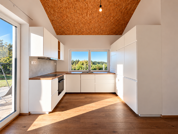 Kuchyň s výhledem do zahrady - Prodej domu 58 m², Libež