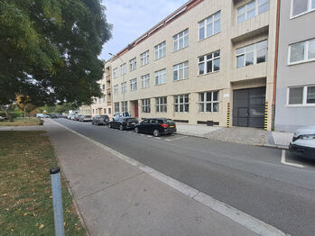Pronájem garážového stání 505 m², Praha 6 - Střešovice