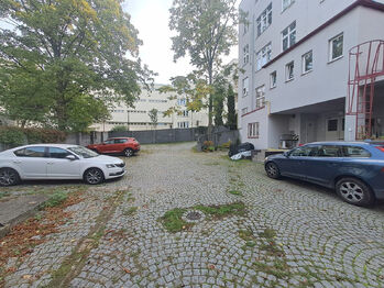 Pronájem garážového stání 505 m², Praha 6 - Střešovice