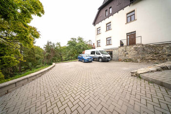 parkoviště u vily - Prodej bytu 3+kk v osobním vlastnictví 105 m², Ústí nad Labem